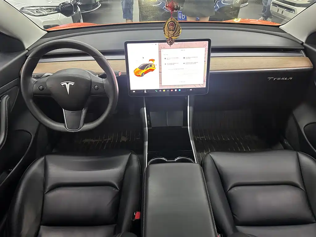 Tesla Model 3 — миниатюра 7
