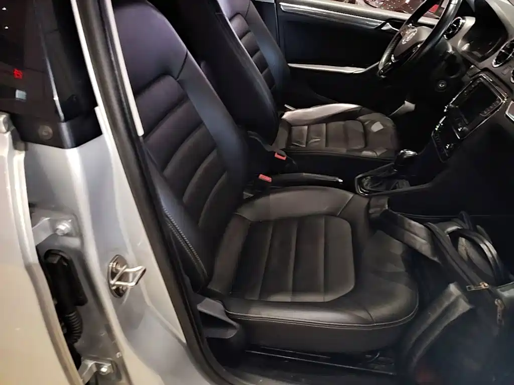 Volkswagen Jetta — миниатюра 25