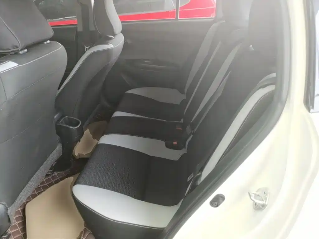 Toyota Yaris L — миниатюра 17