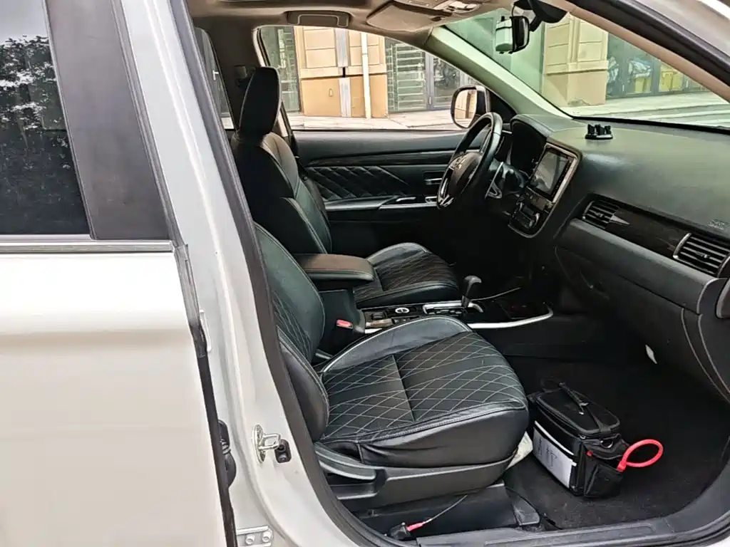 Mitsubishi Outlander — миниатюра 25