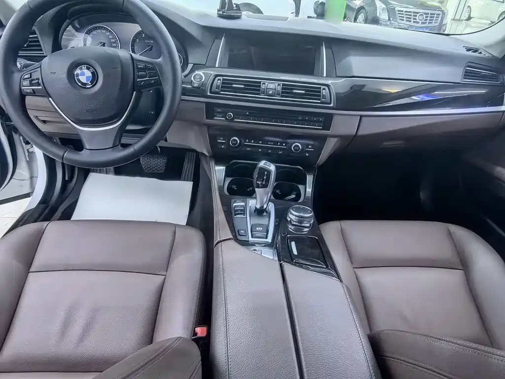 BMW 5 Series — миниатюра 9