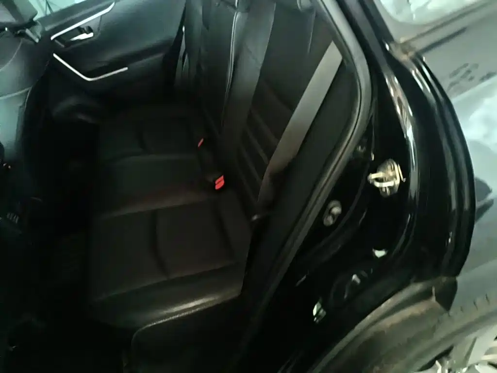 Toyota RAV4 — миниатюра 17