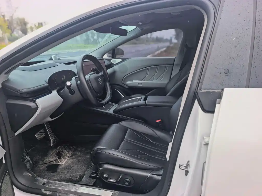 Volkswagen ID.4 X — миниатюра 4
