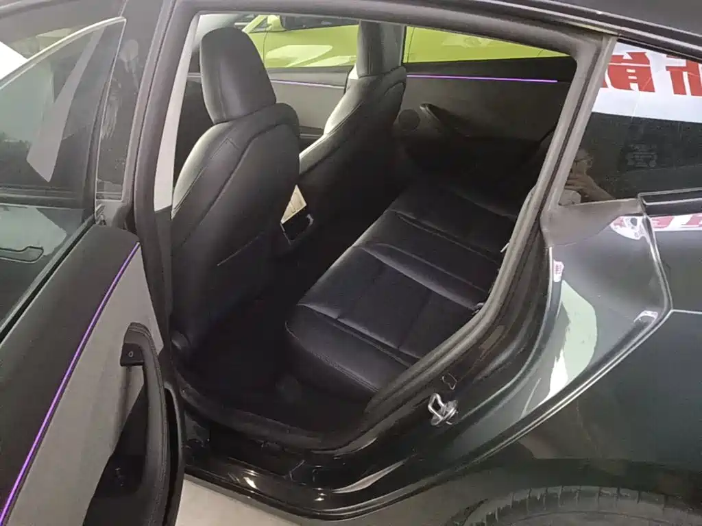 Tesla Model 3 — миниатюра 17