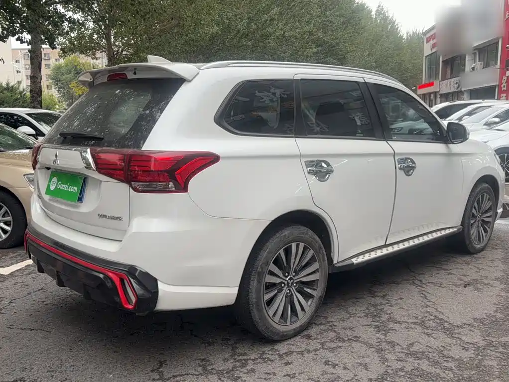 Mitsubishi Outlander — миниатюра 12