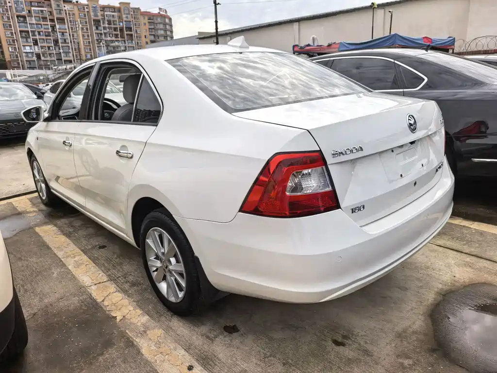 Skoda Rapid — миниатюра 4