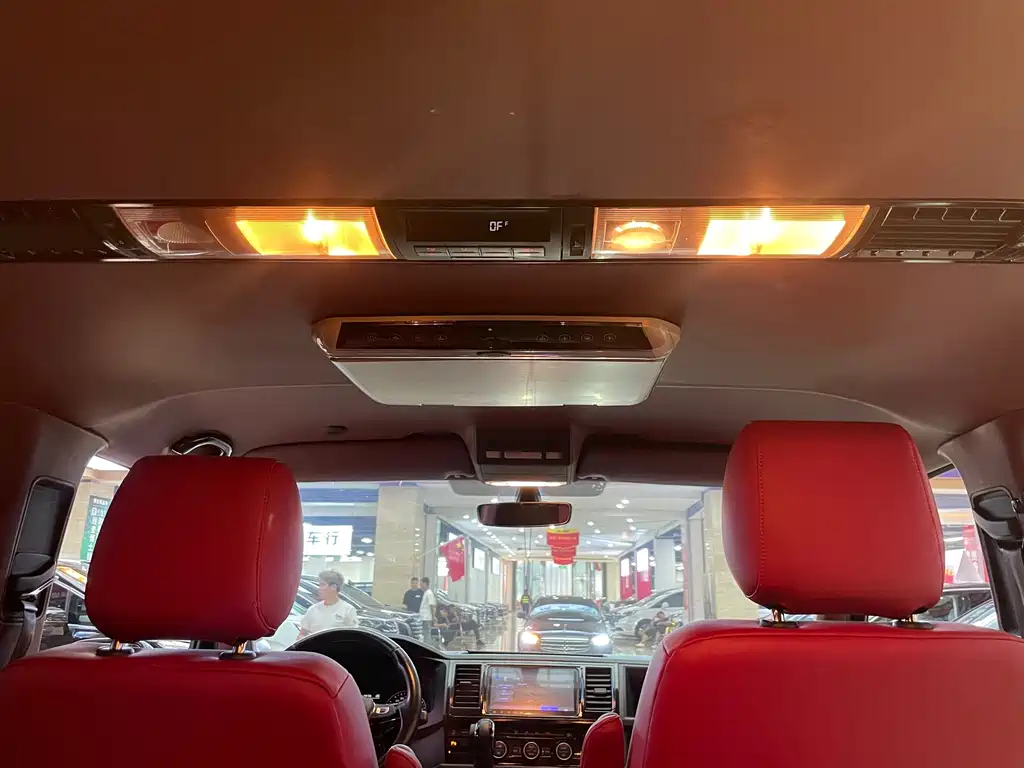 Volkswagen Caravelle — миниатюра 12