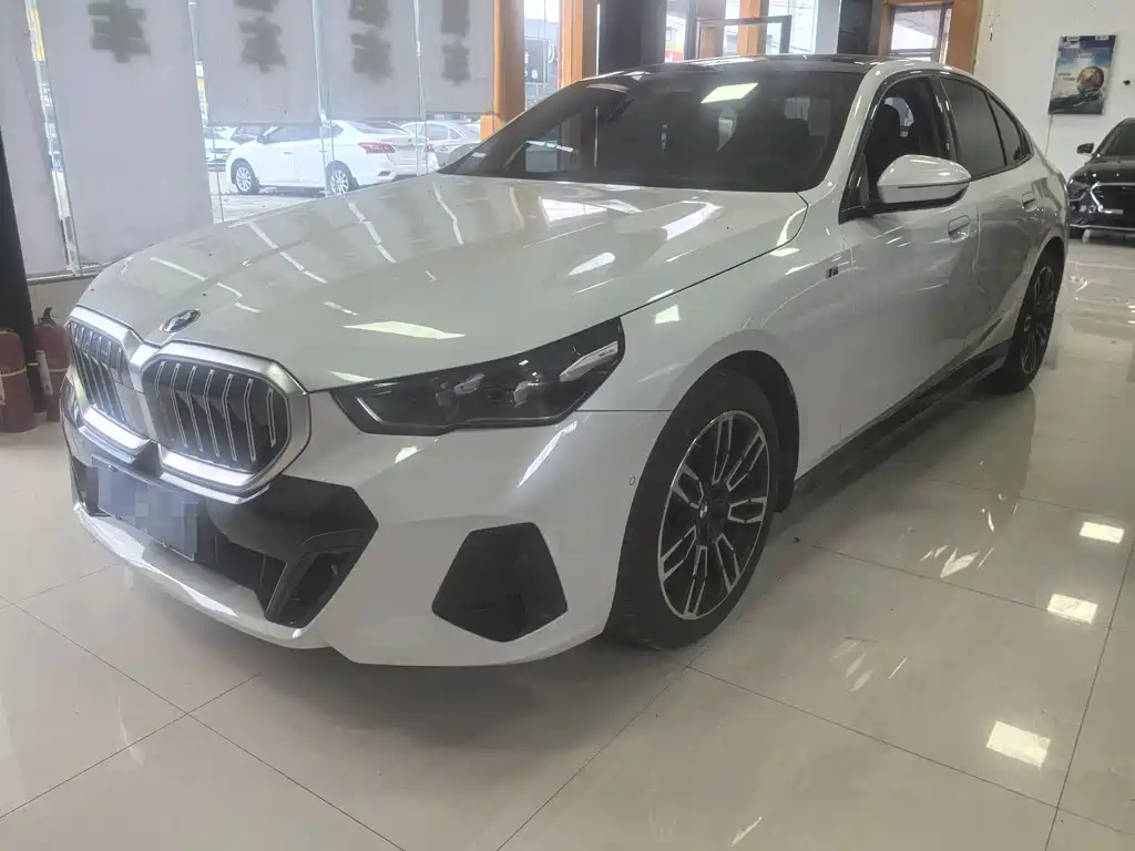 BMW 5 Series (Import) 2025