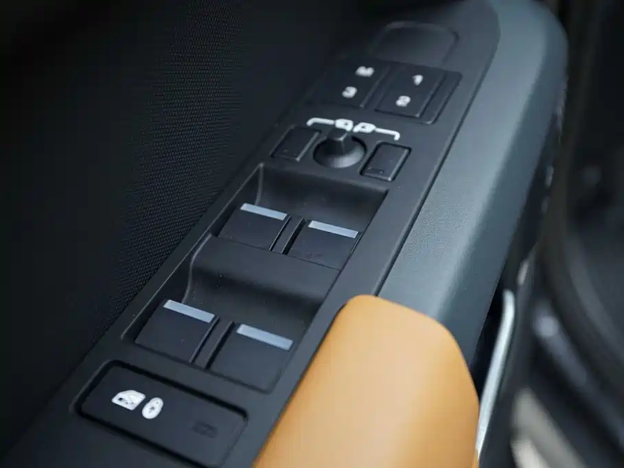 Land Rover Defender — миниатюра 10