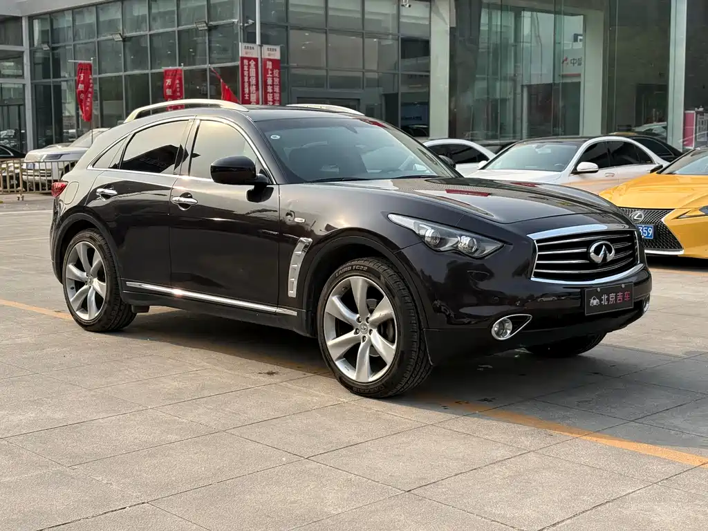 Infiniti QX70 3.7L Standard Edition, фото 3