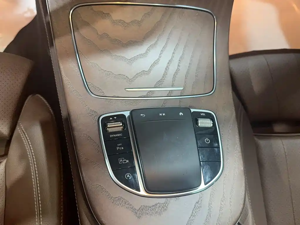 Mercedes-Benz E-Class — миниатюра 8