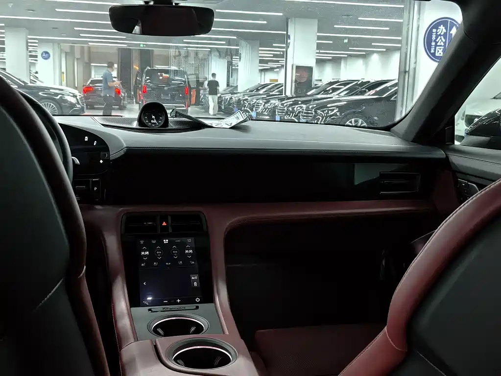 Porsche Taycan — миниатюра 8