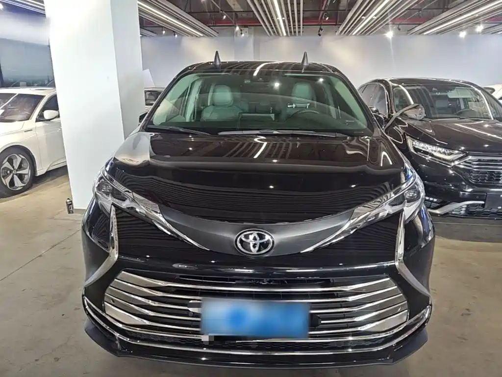 Toyota Sienna — миниатюра 3