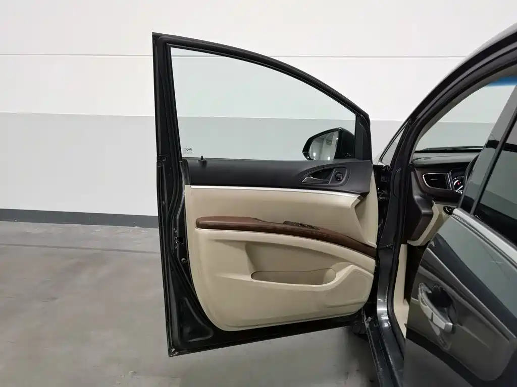 Buick GL8 — миниатюра 8
