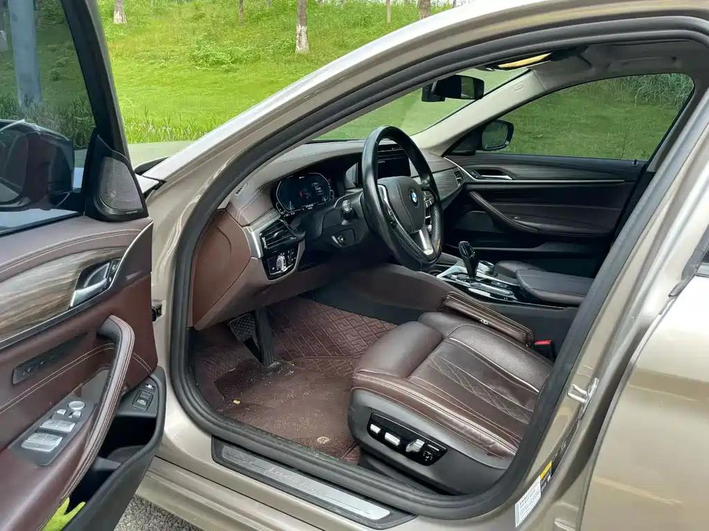 BMW 5 Series New Energy — миниатюра 4