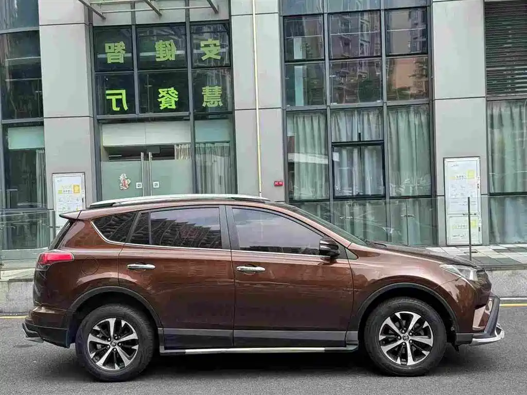 Toyota RAV4 — миниатюра 4
