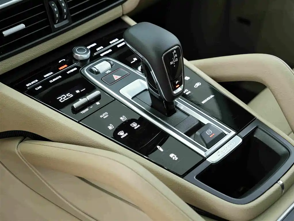 Porsche Cayenne Hybrid — миниатюра 11