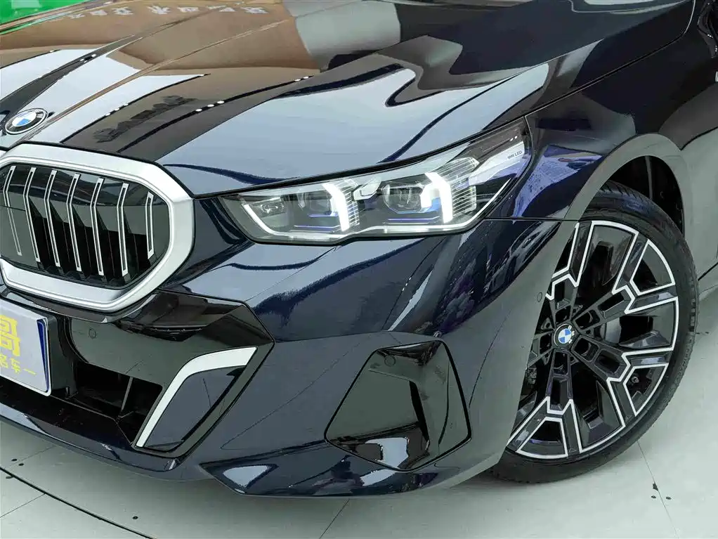BMW 5 Series — миниатюра 18