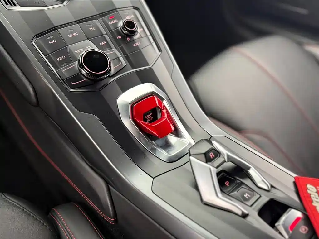 LAMBORGHINI HURACÁN