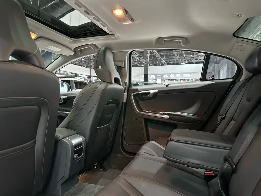 Volvo S60 PHEV — миниатюра 14