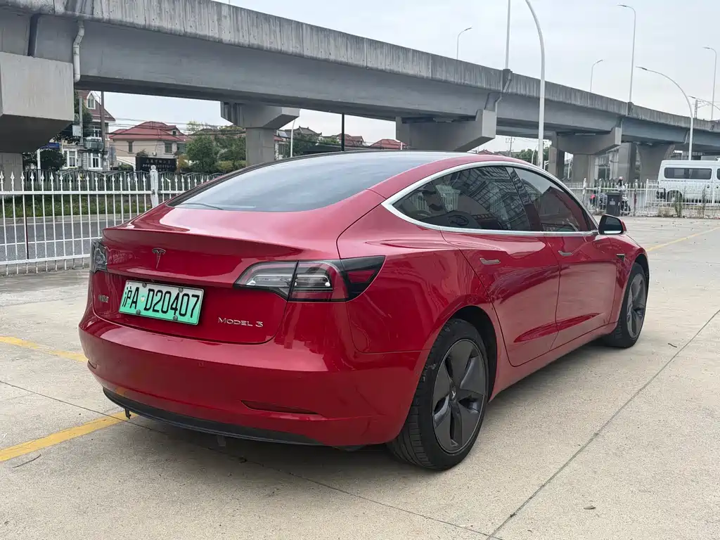 Tesla Model 3 — миниатюра 5
