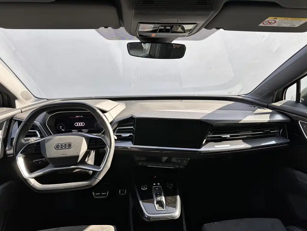 AUDI Q4 E TRON