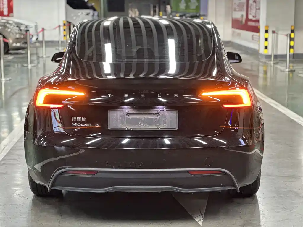 Tesla Model 3 — миниатюра 5