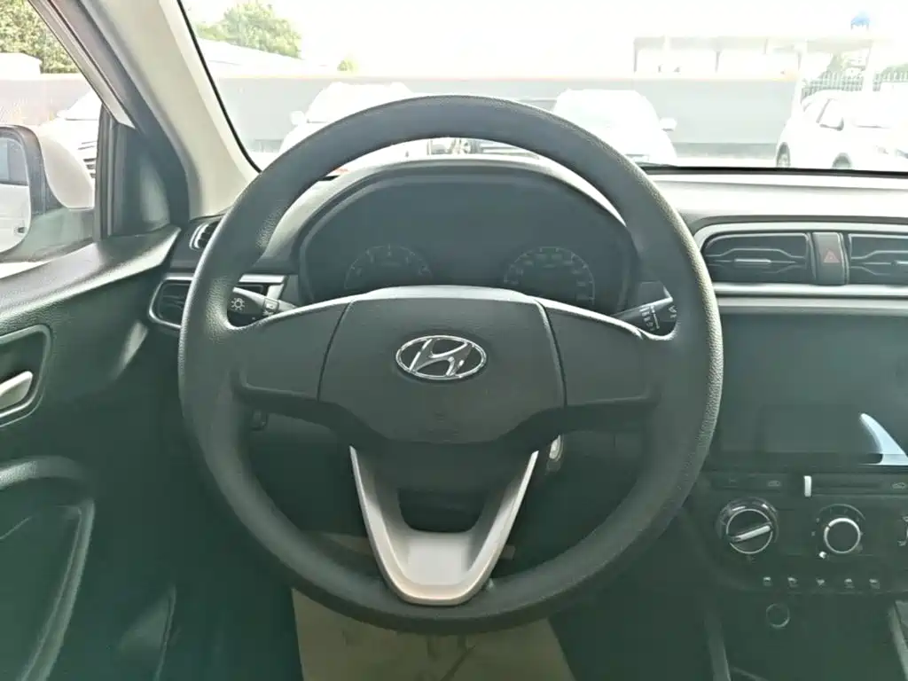 Hyundai Verna — миниатюра 11