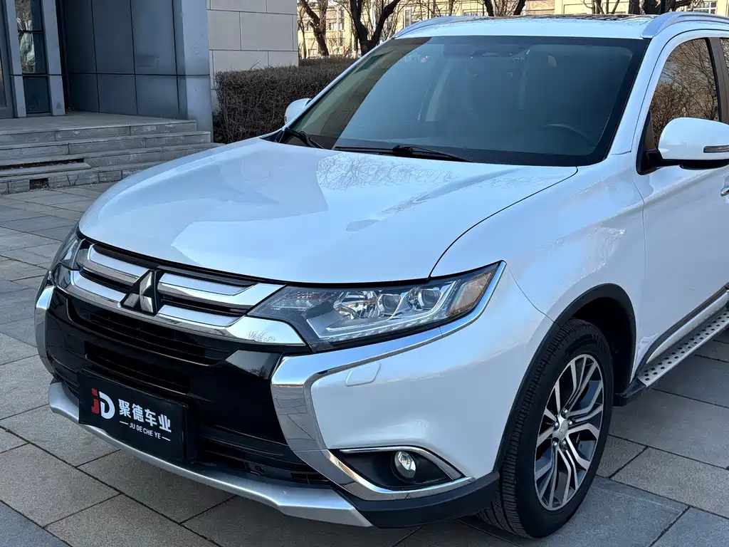 MITSUBISHI OUTLANDER
