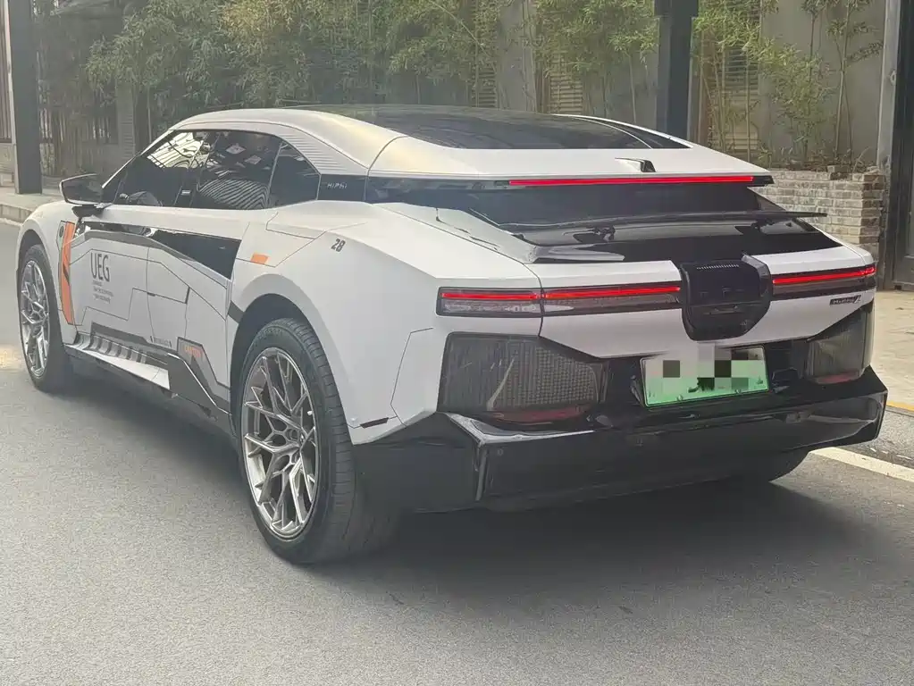 HiPhi HiPhi Z 2023 мест