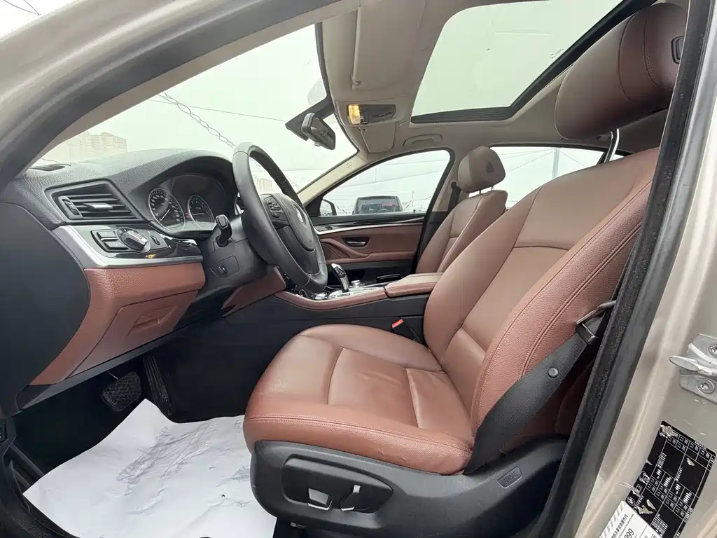 BMW 5 Series — миниатюра 7