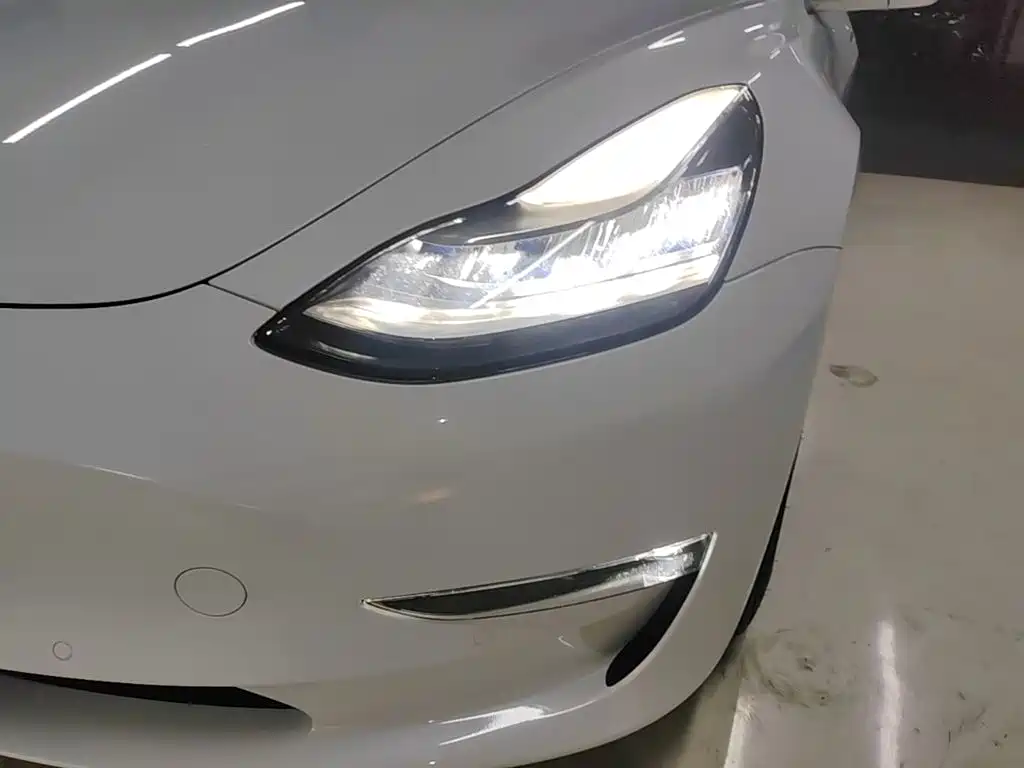 Tesla Model 3 — миниатюра 24