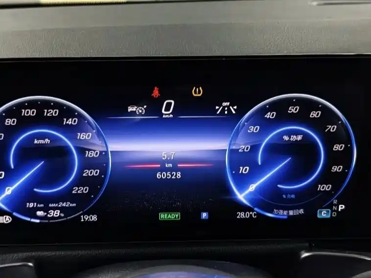 Mercedes-Benz EQB — миниатюра 11
