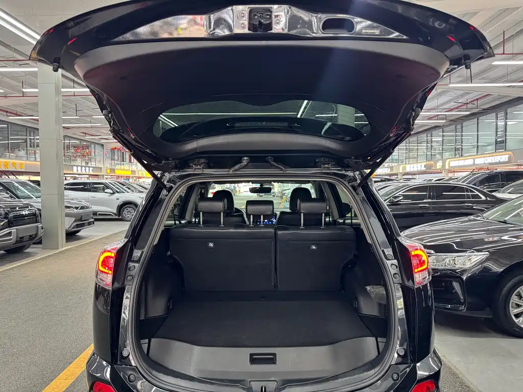 Toyota RAV4 — миниатюра 19