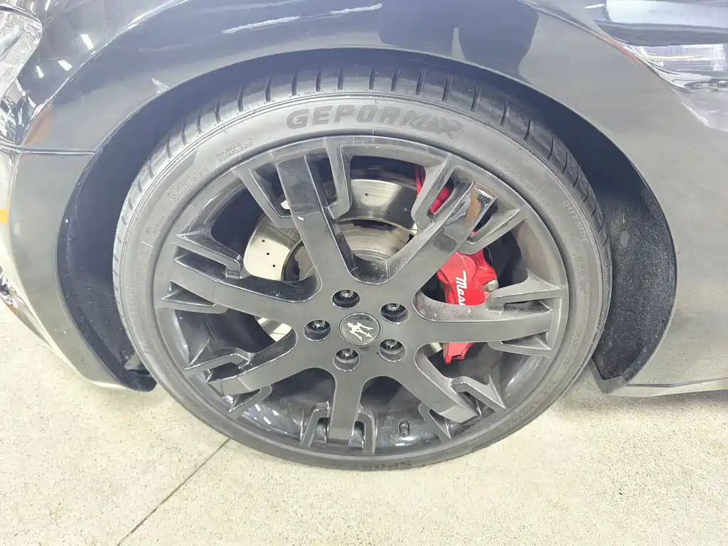 Maserati GranTurismo — миниатюра 9