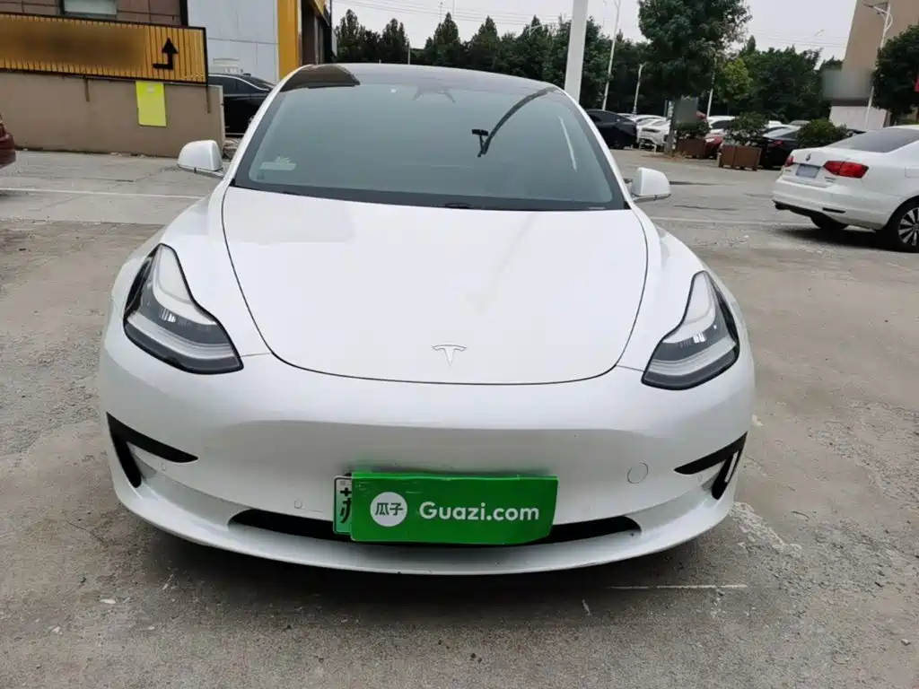 Tesla Model 3 — миниатюра 3