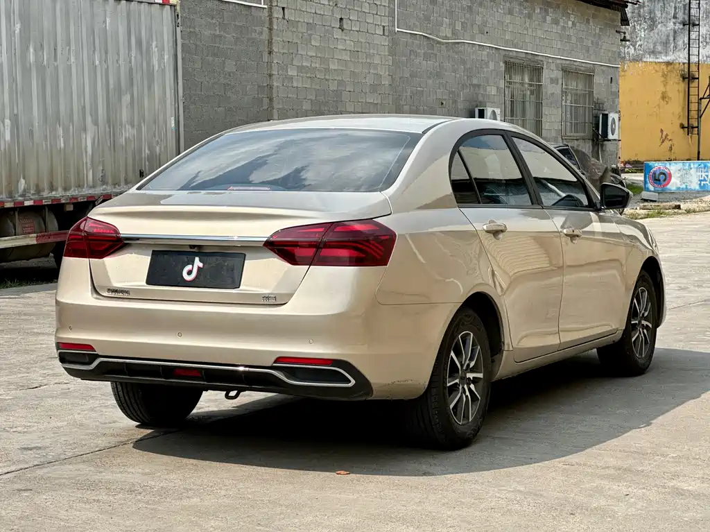 Geely Emgrand — миниатюра 7