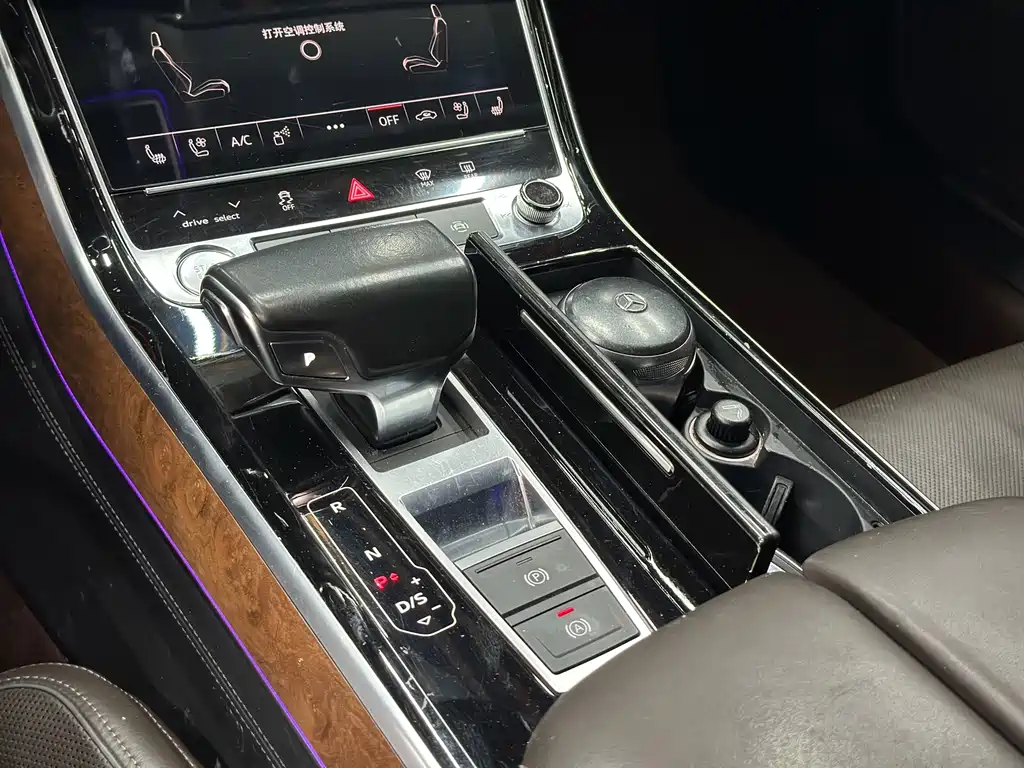Audi A8 — миниатюра 10