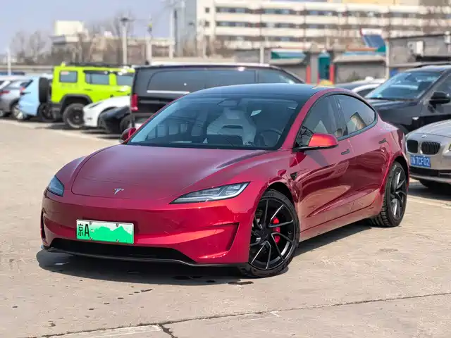 TESLA MODEL 3 2025