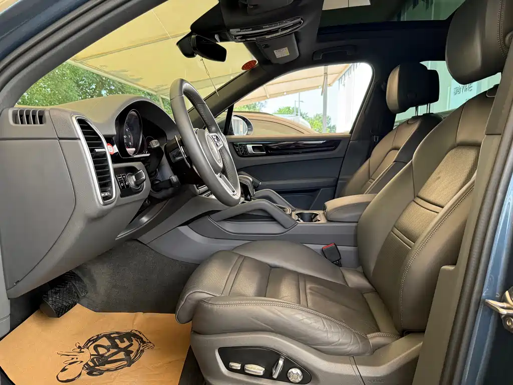 Porsche Cayenne — миниатюра 9