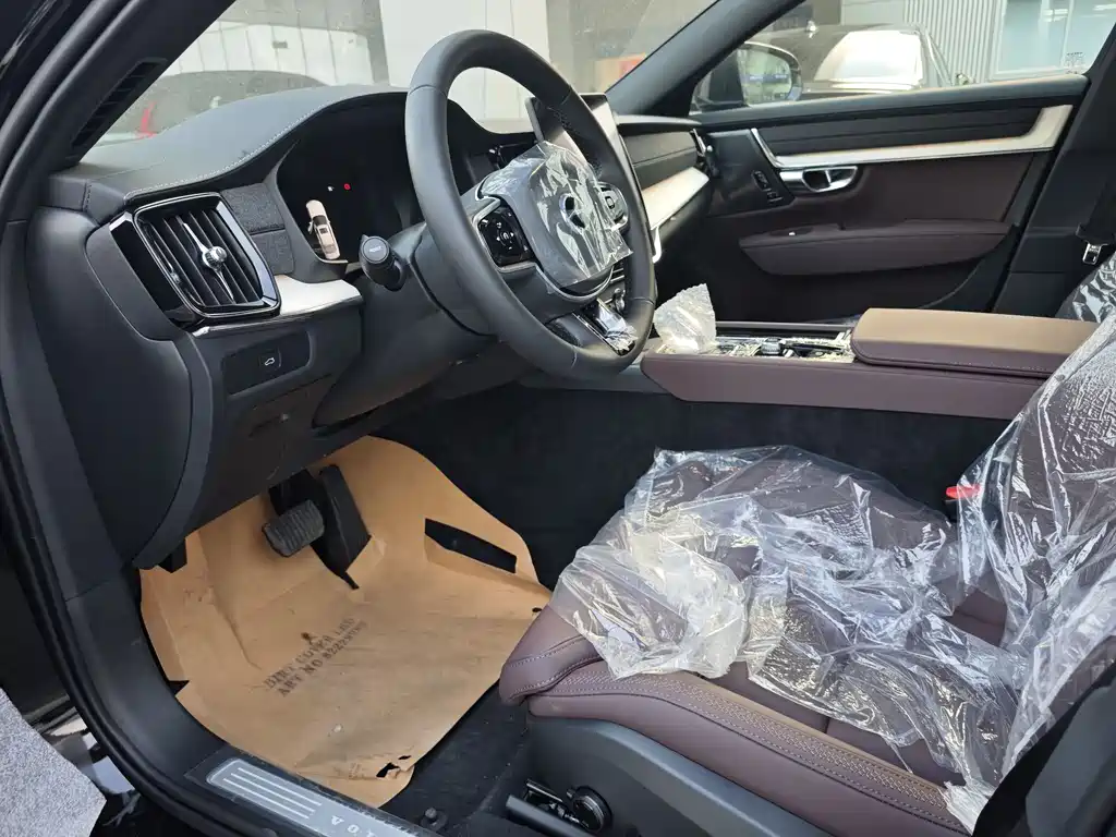Volvo S90 2026 B5 Luxury