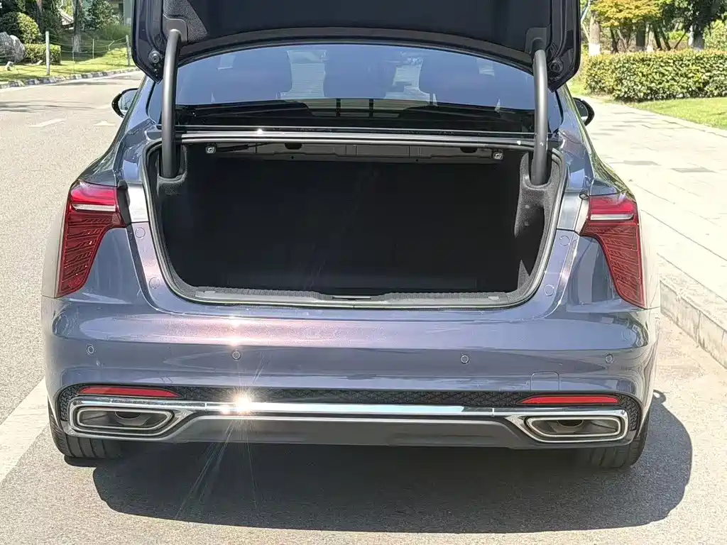 Hongqi Hongqi H5 — миниатюра 11