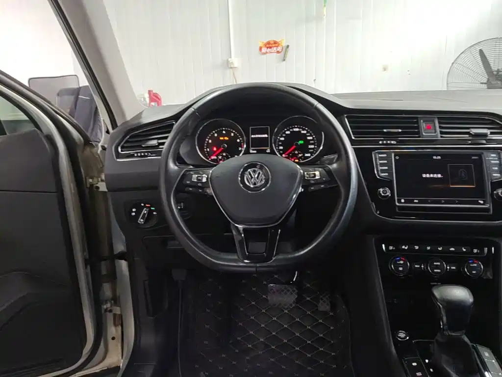 Volkswagen Tiguan L — миниатюра 11