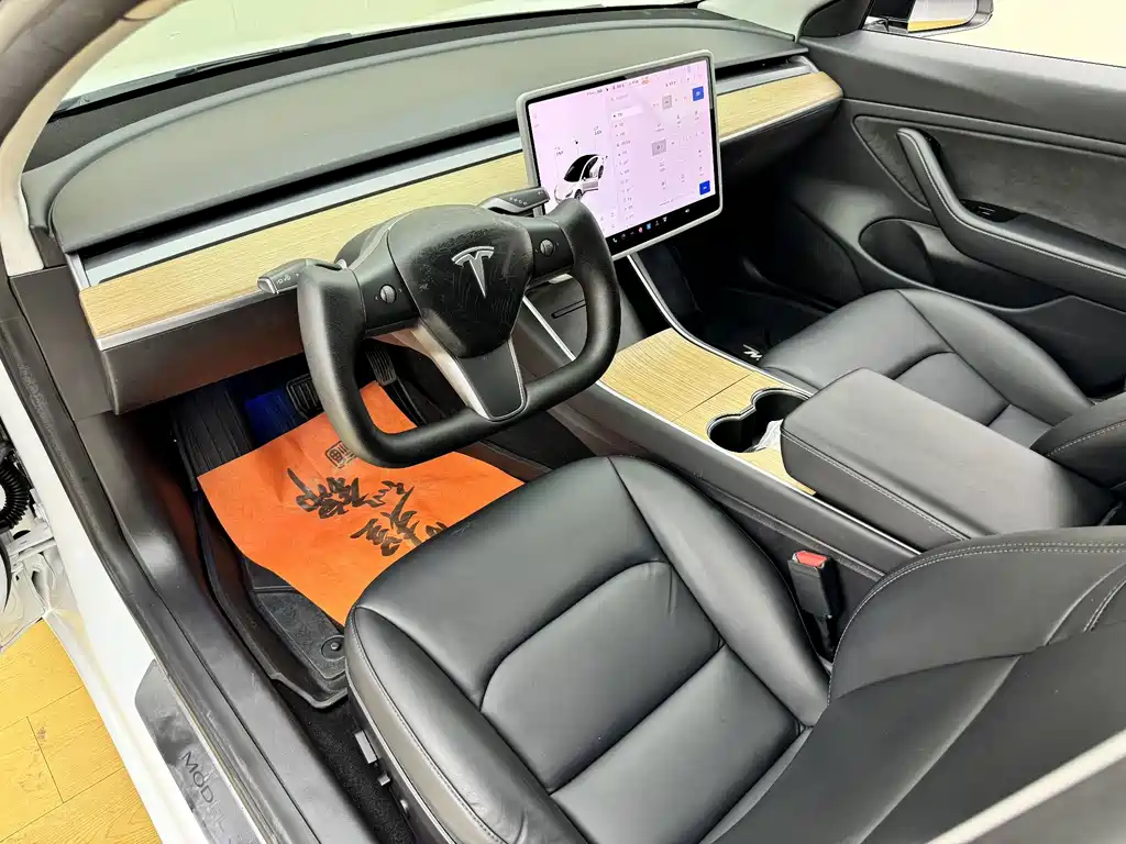 Tesla Model 3 — миниатюра 7