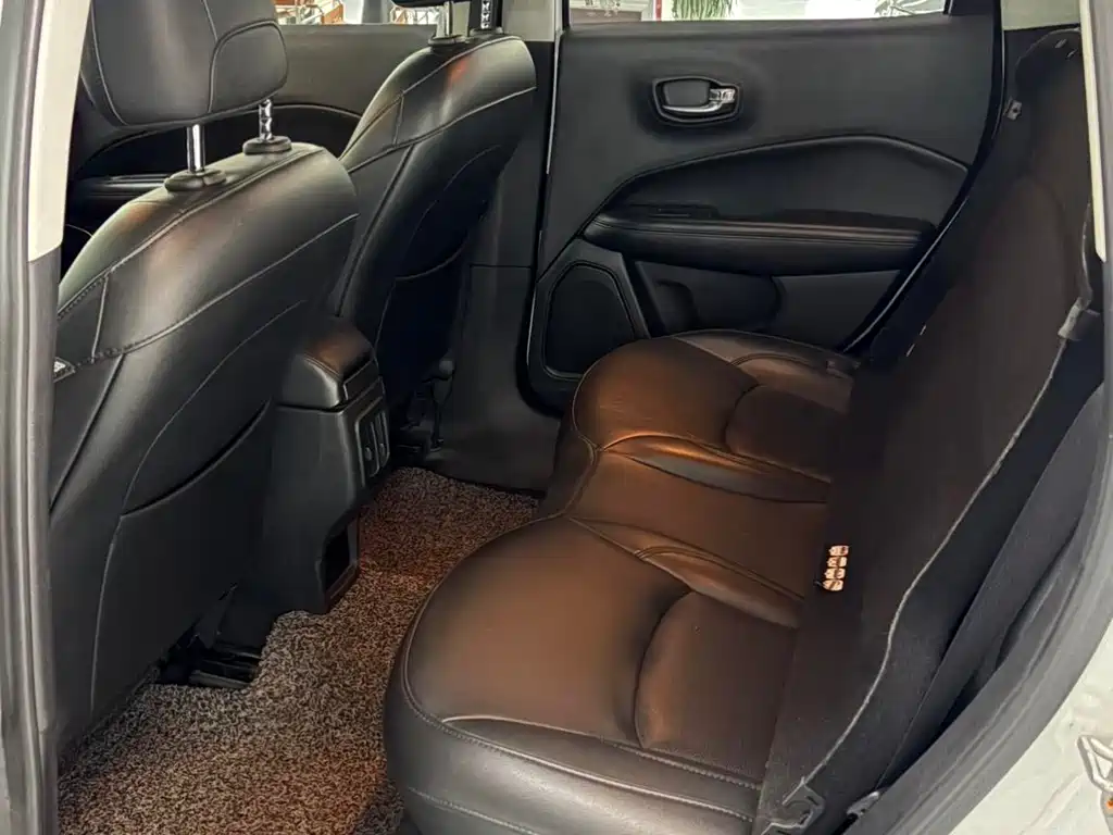 Jeep Compass — миниатюра 6