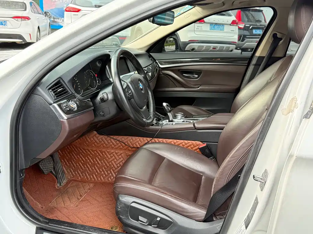 BMW 5 Series — миниатюра 8