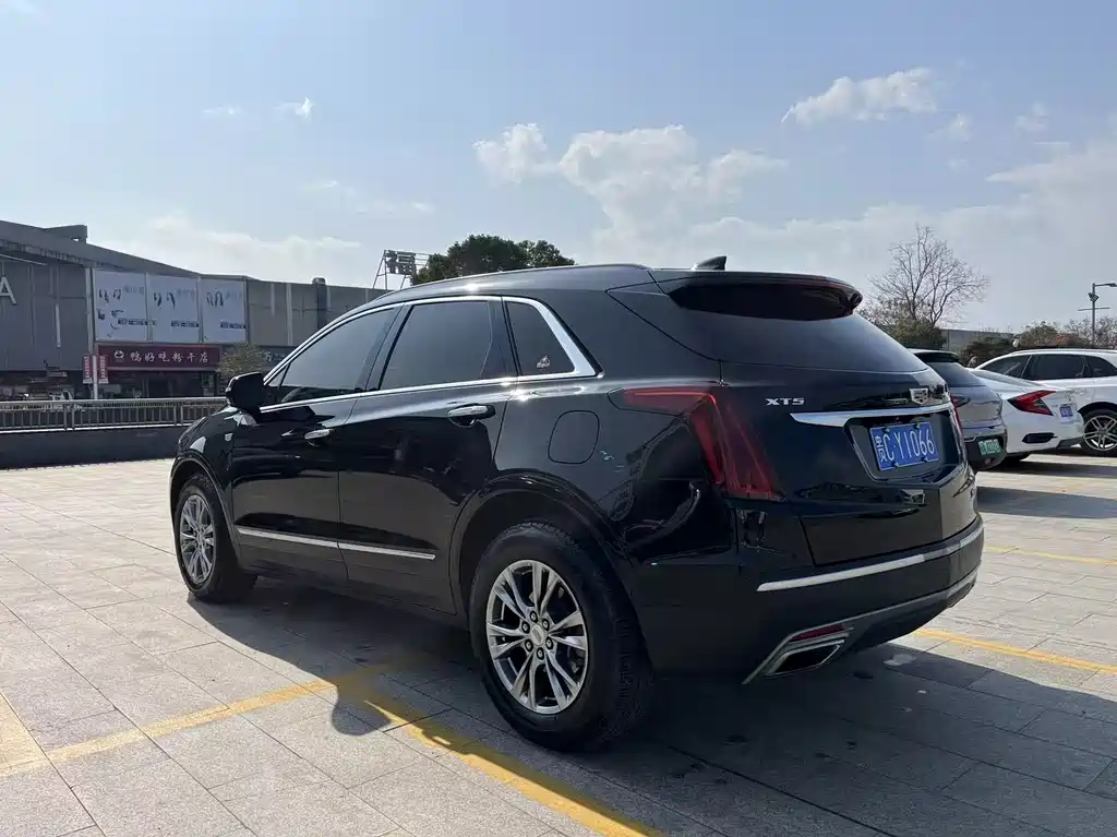 CADILLAC XT5