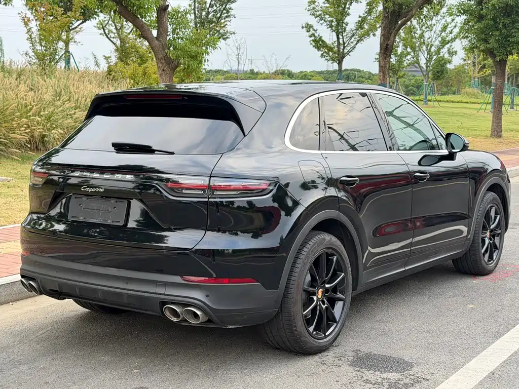 Porsche Cayenne — миниатюра 7
