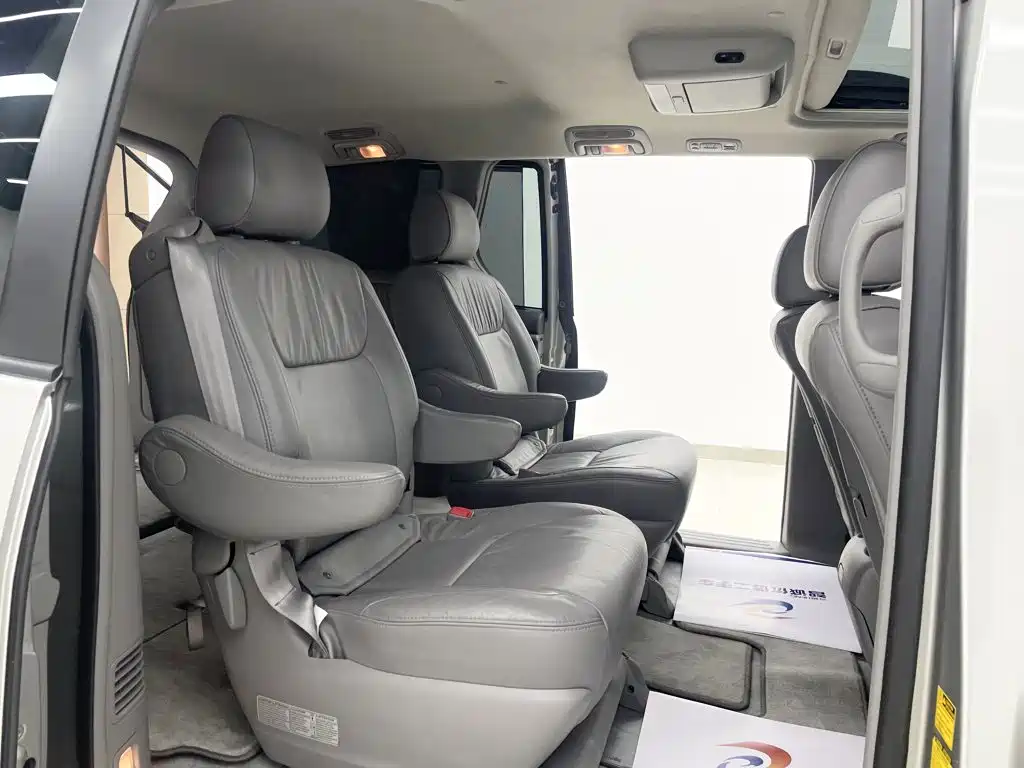 Toyota Sienna — миниатюра 7
