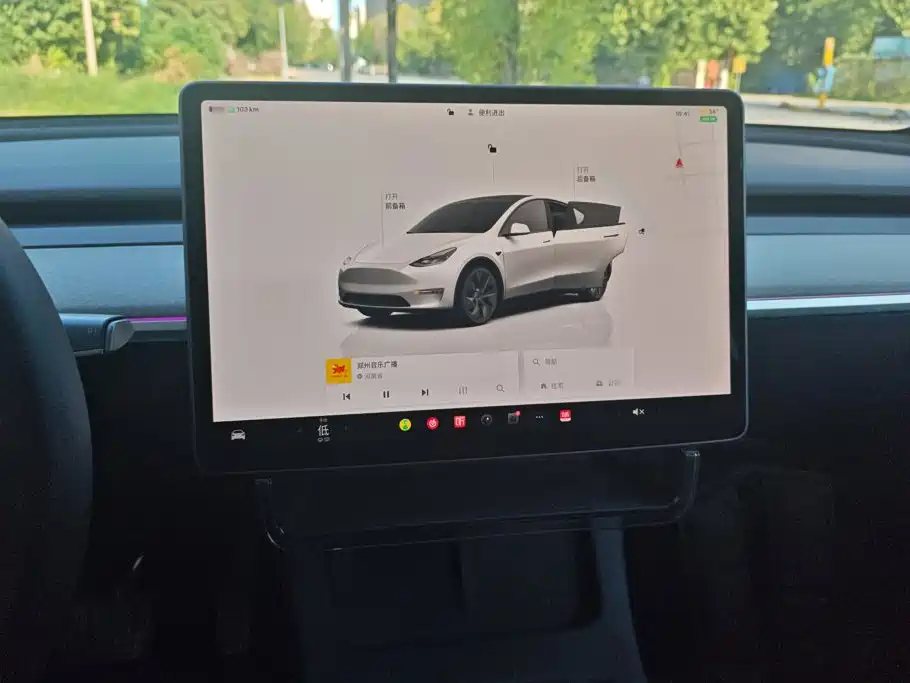 Tesla Model Y — миниатюра 13